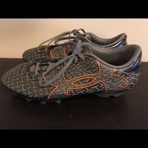 Under Armour Soccer cleats size 7 (big boy)